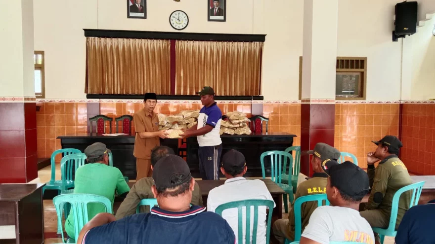 SERAH TERIMA  PERLENGKAPAN LINMAS WATULIMO