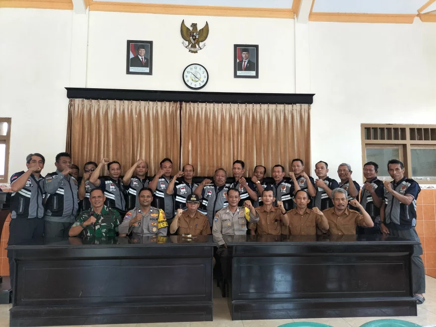 KENAL PISAH BKTM DESA WATULIMO BERSAMA LINMAS